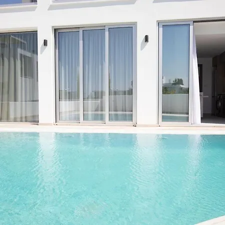 빌라 Brand New 2-floor With Private Swimming Pool
