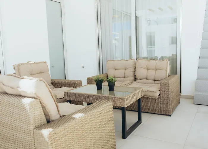 Brand New 2-floor With Private Swimming Pool * 普罗塔拉斯