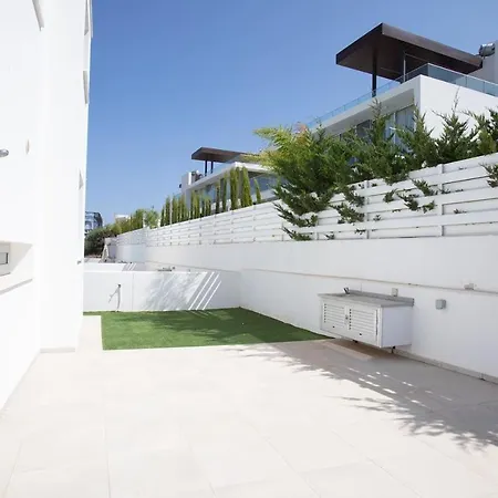 Brand New 2-floor With Private Swimming Pool * 프로타라스