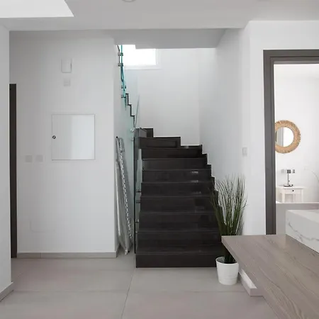 Brand New 2-floor With Private Swimming Pool فيلة