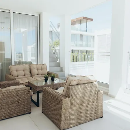 빌라 Brand New 2-floor With Private Swimming Pool 프로타라스