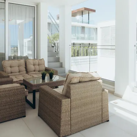 Villa Brand New 2-floor With Private Swimming Pool *